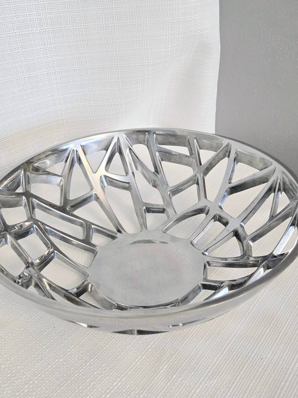 Wilton Armetale Symphony 10" Basket Fruit Bread Centerpiece Lightweight Metal